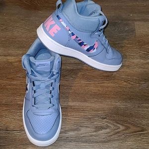Nike Girl's Burough Mid Sz 6.5Y
